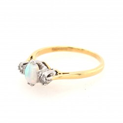 Pre Owned 18ct Opal and Diamond Ring ZX965